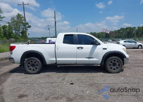 2011 Toyota Tundra Grade 5.7L V8 z USA, uszkodzony, nr VIN 5TFRY5F17BX114861